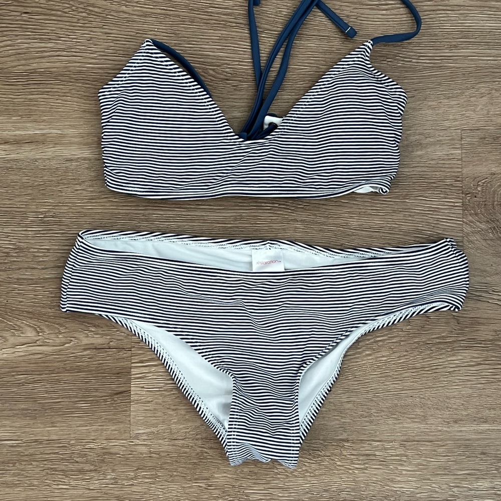 NWOT NAVY AND WHITE BIKINI💙